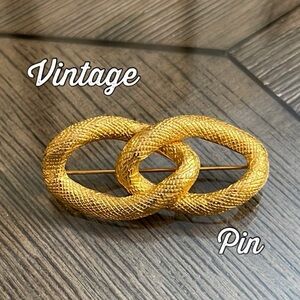 Vintage Textured Chain Link Gold-tone  Interlocking Brooch
